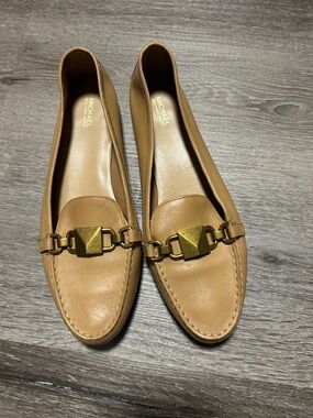 ‘RARE’discontinued gold pyramid hardware MICHAELMichael Kors Tan Leather Loafers